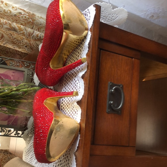 Red heels - Picture 2 of 3